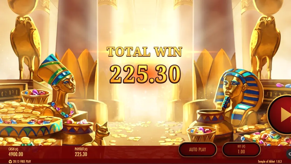 Tampilan visual slot Temple of Akhet dengan latar belakang piramida dan simbol Mesir Kuno.